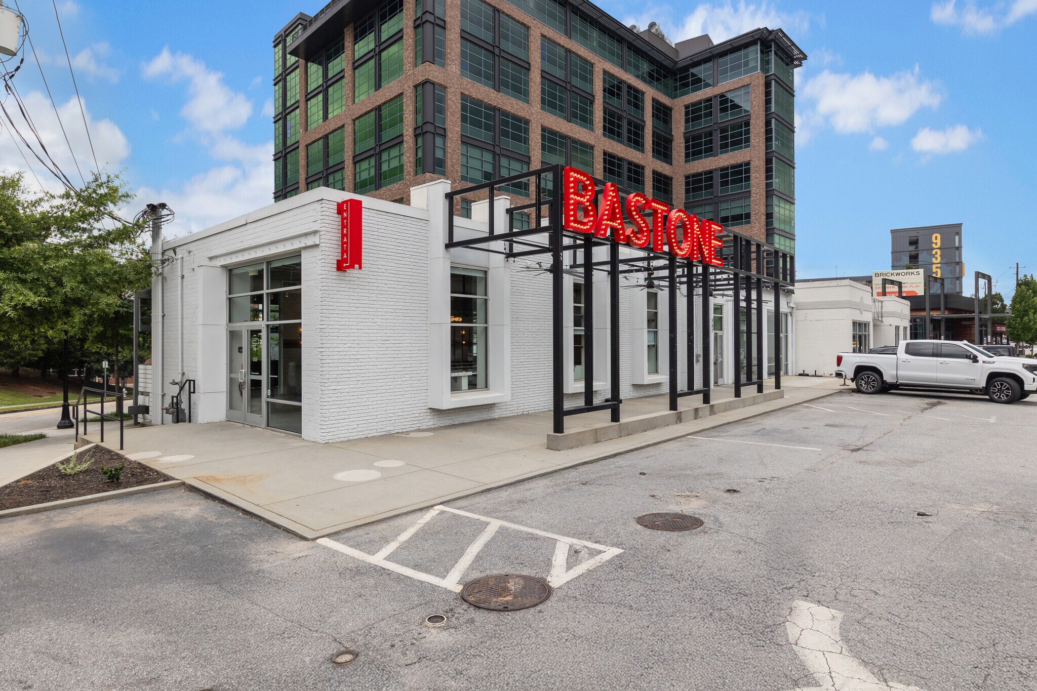 887-891 Howell Mill Rd NW, Atlanta, GA à louer Photo de l’immeuble– Image 1 sur 9