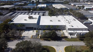 16175 NW 49th Ave, Hialeah, FL à louer Photo de l’immeuble– Image 1 sur 13