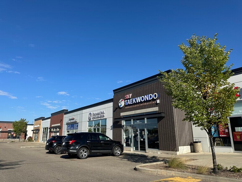 3850 Sherwood Dr, Sherwood Park, AB à louer - Photo de l’immeuble – Image 1 sur 9