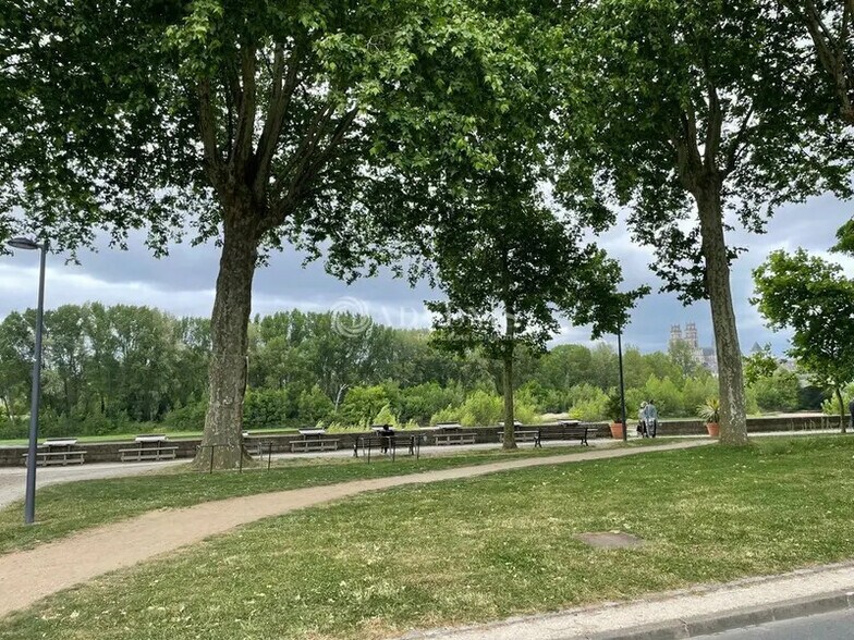 Bureau dans Orléans à louer - Photo de l’immeuble – Image 1 sur 11