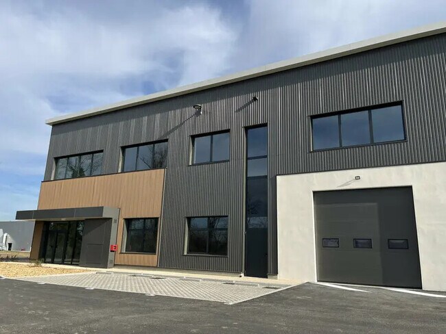 Plus de détails pour 25 Rue Du Lyonnais, Saint-Priest - Local d'activités, Industriel/Logistique à louer