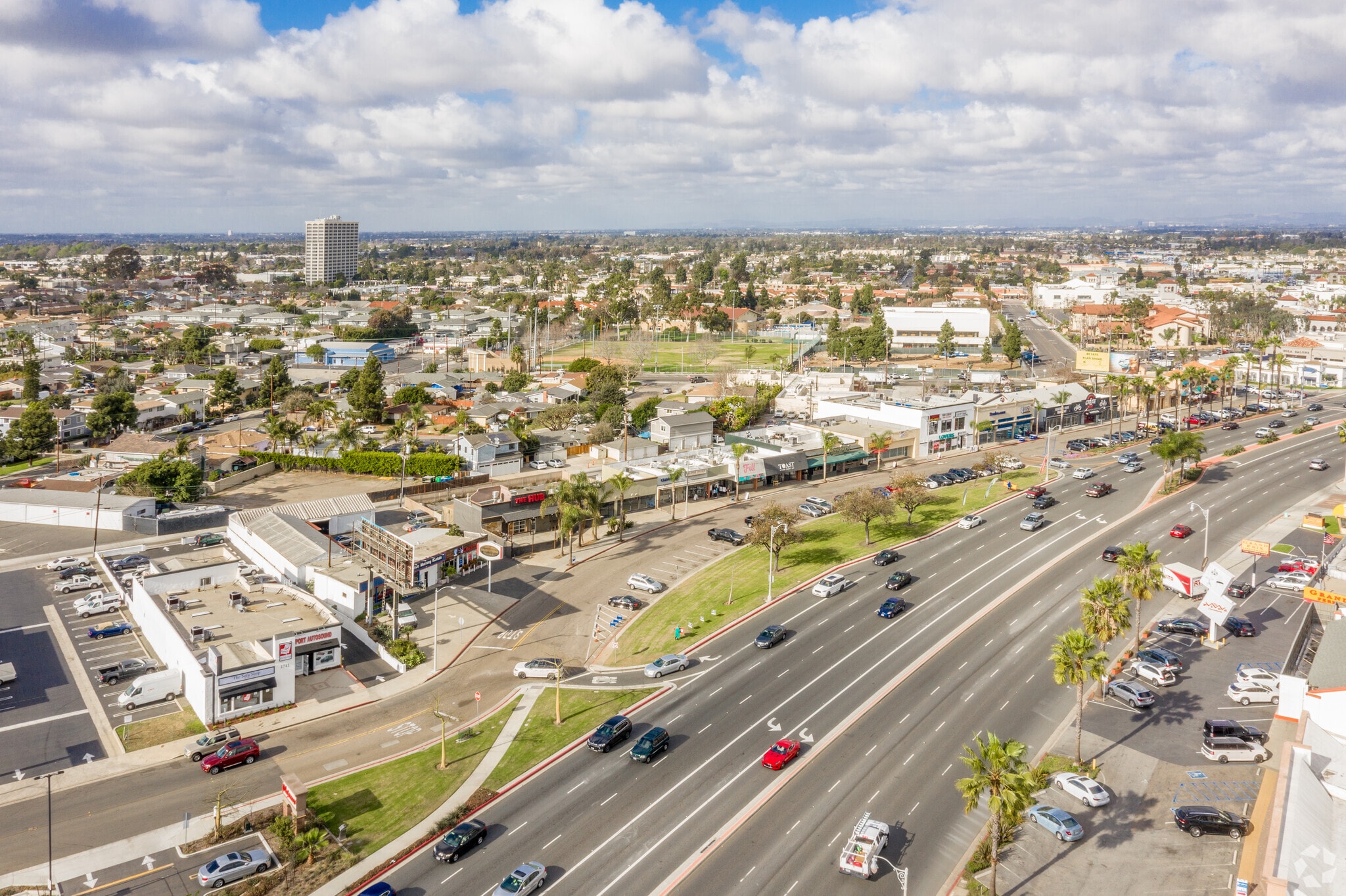 1775 Newport Blvd, Costa Mesa, CA à vendre Aérien– Image 1 sur 5