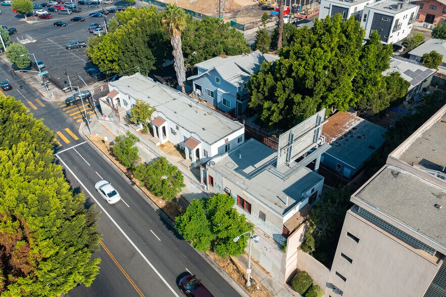 272 S Burlington Ave, Los Angeles, CA à vendre - Photo de l’immeuble – Image 2 sur 18