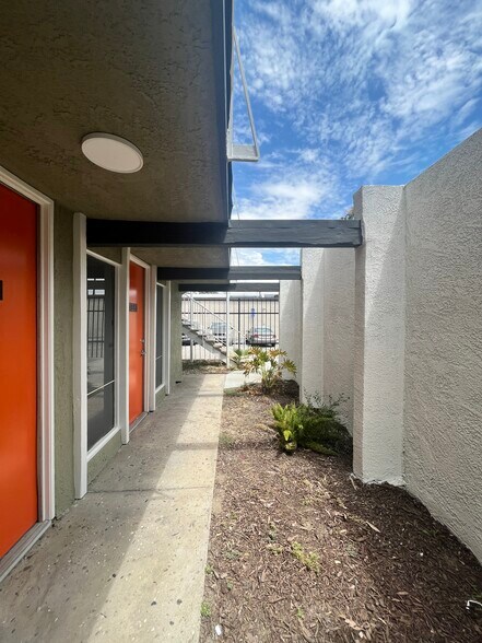 370 W 6th St, San Bernardino, CA à louer - Photo de l’immeuble – Image 2 sur 16