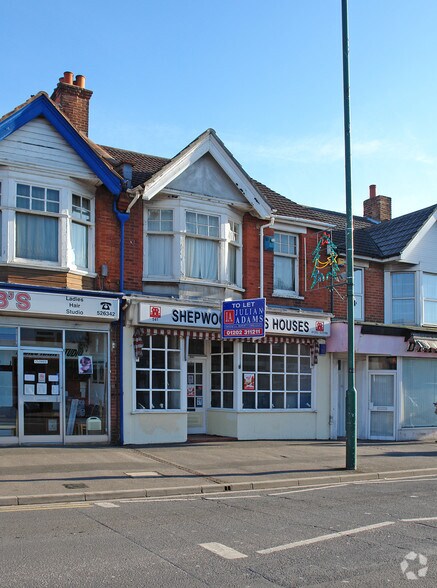 541 Wimborne Rd, Bournemouth à louer - Photo de l’immeuble – Image 2 sur 2