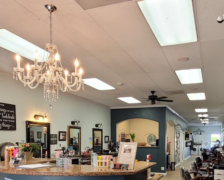 Turn Key Hair Salon, Simi Valley, CA à louer - Photo intérieure – Image 2 sur 3