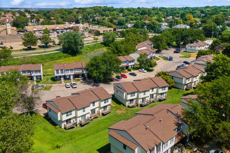 2517 Sylvan Glen Ct, Iowa City, IA à vendre - Photo de l’immeuble – Image 2 sur 15