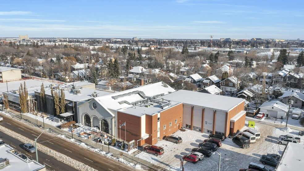 10831 124th St NW, Edmonton, AB à vendre - Photo de l’immeuble – Image 2 sur 17