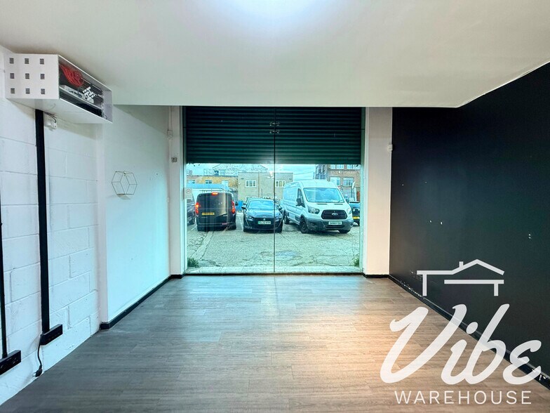 451 Wick Ln, Londres à louer - Photo de l’immeuble – Image 3 sur 7