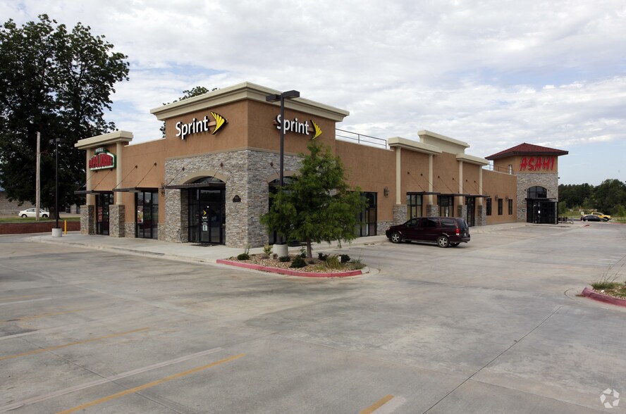 8010 E 106th St S, Tulsa, OK à louer - Photo principale – Image 1 sur 4