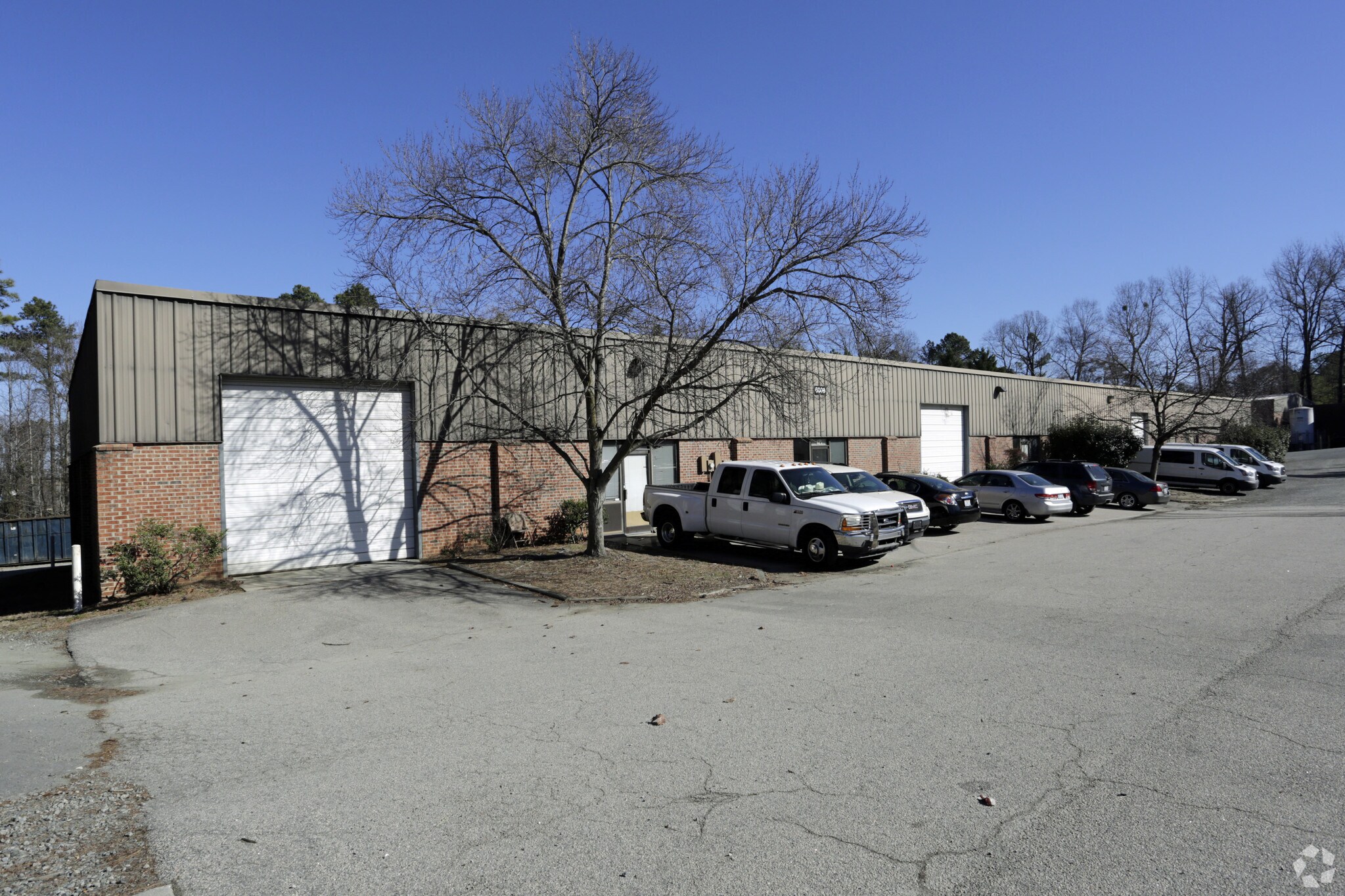 6008 Triangle Dr, Raleigh, NC à louer Photo principale– Image 1 sur 4