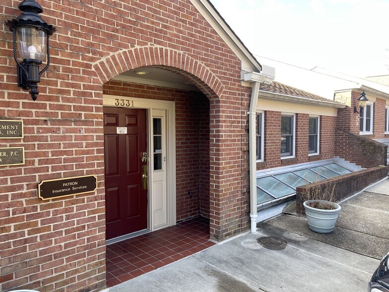 3319-3333 Duke St, Alexandria, VA à louer - Photo de l’immeuble – Image 1 sur 3