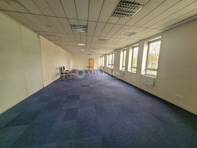 Bureau dans Éragny à louer - Photo de l’immeuble – Image 3 sur 11
