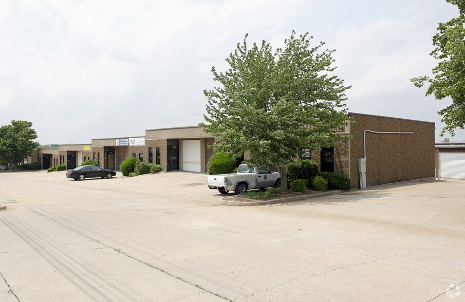 2403 N Aspen Ave, Broken Arrow, OK à louer - Photo de l’immeuble – Image 2 sur 4