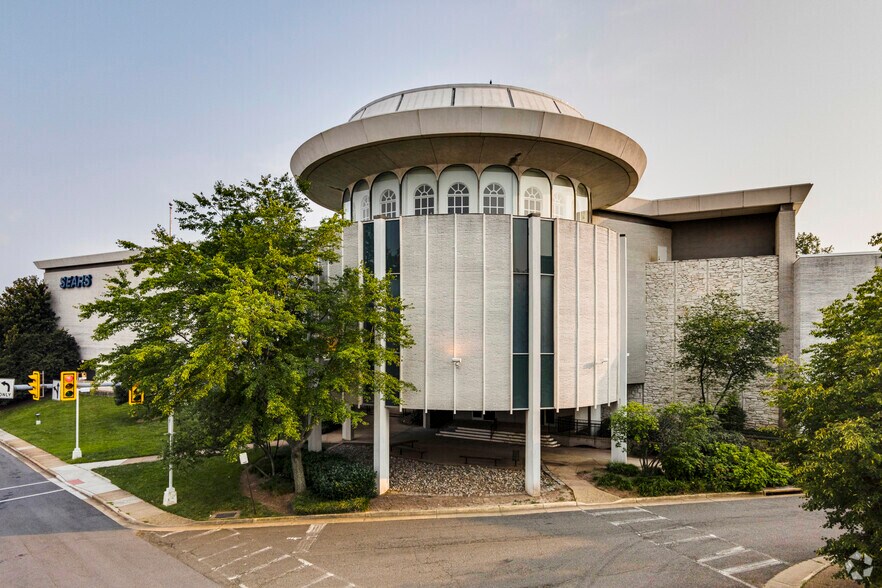 6211 Leesburg Pike, Falls Church, VA à louer - Photo principale – Image 1 sur 12