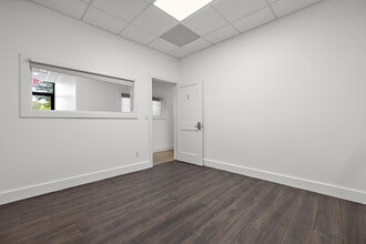 1320 N Campbell Rd, Royal Oak, MI à louer Photo intérieure– Image 2 sur 2