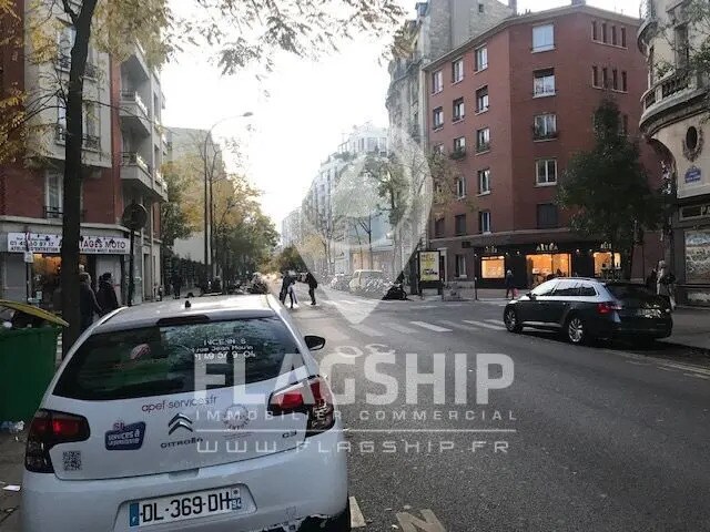 Local commercial dans Paris à louer - Photo de l’immeuble – Image 2 sur 7