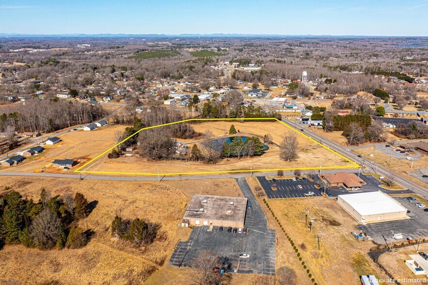 100 Island Ford Rd, Maiden, NC à vendre - Photo principale – Image 1 sur 7