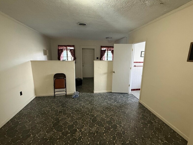 4348 S Laurel Rd, London, KY à vendre - Photo intérieure – Image 2 sur 11
