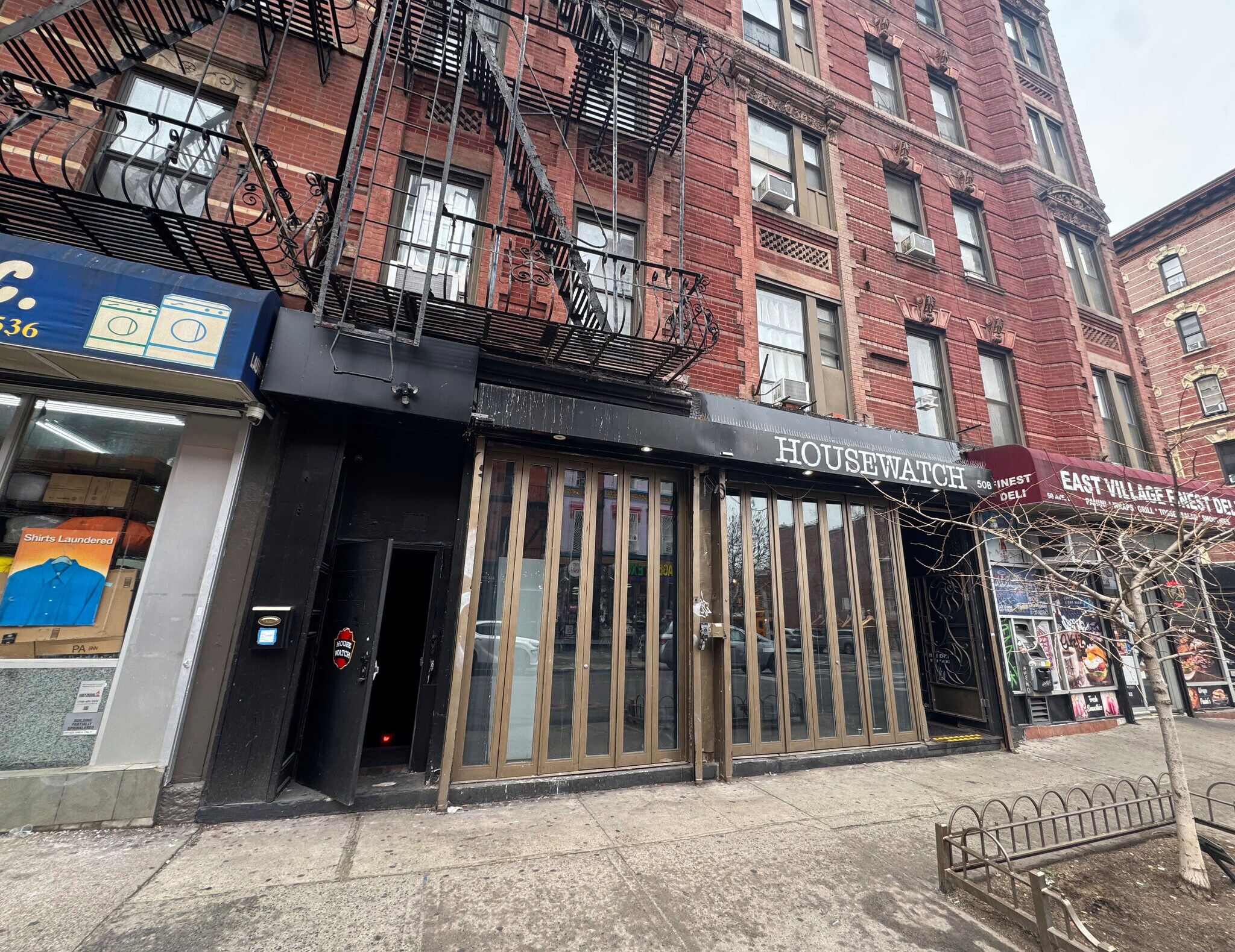 240 E 4th St, New York, NY à louer Photo principale– Image 1 sur 14