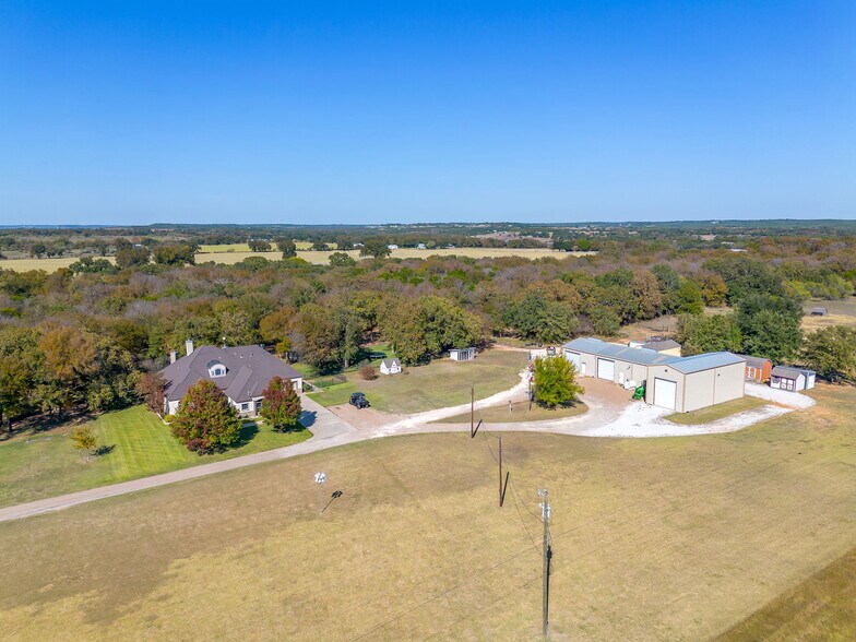 12801 COUNTY ROAD 1117, Cleburne, TX à vendre - Photo principale – Image 1 sur 101