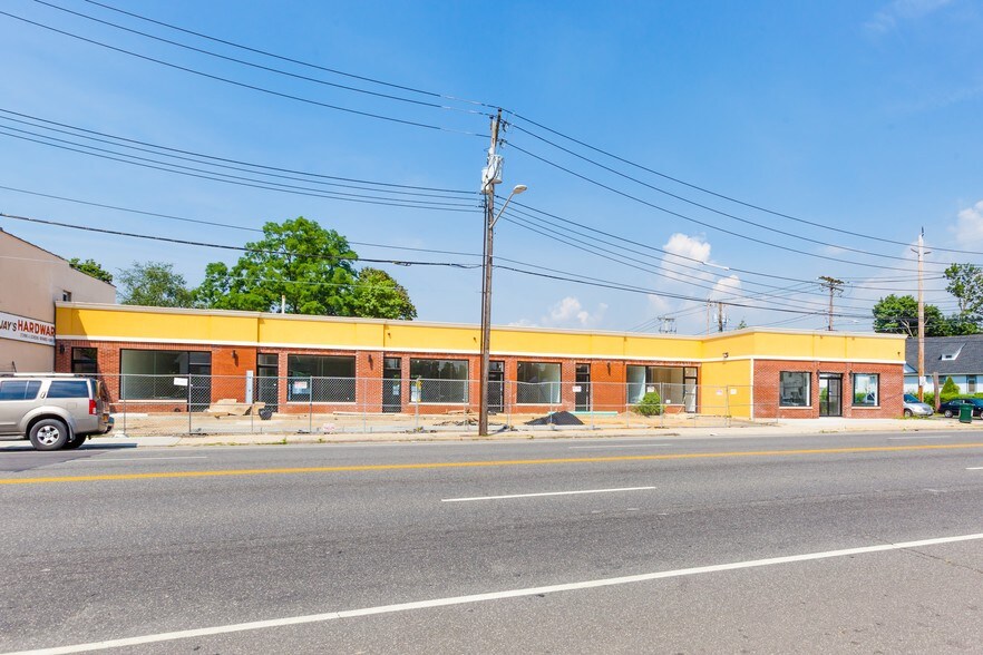 163-175 Nassau Rd, Roosevelt, NY à vendre - Photo de l’immeuble – Image 2 sur 7