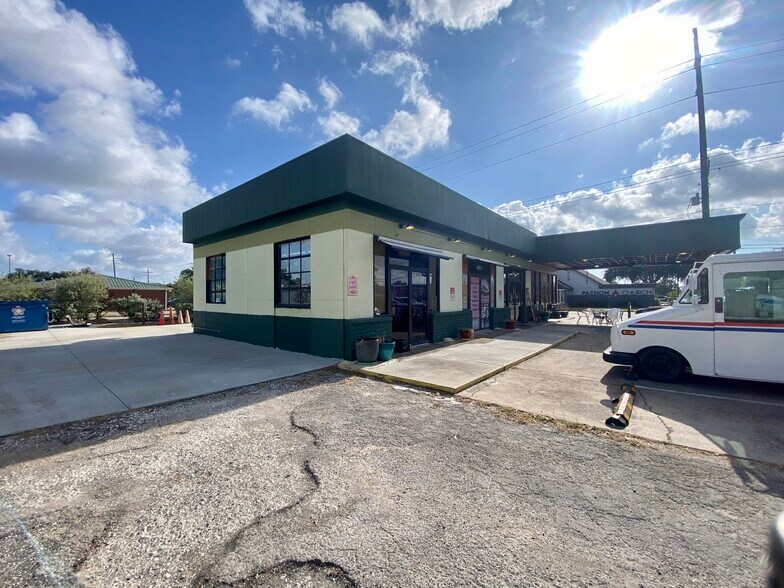 6199 39th St, Groves, TX à vendre - Photo de l’immeuble – Image 3 sur 34