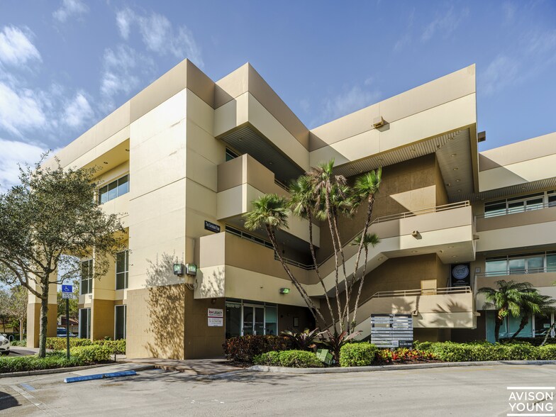 1625 N Commerce Pky, Weston, FL à louer - Photo de l’immeuble – Image 2 sur 16