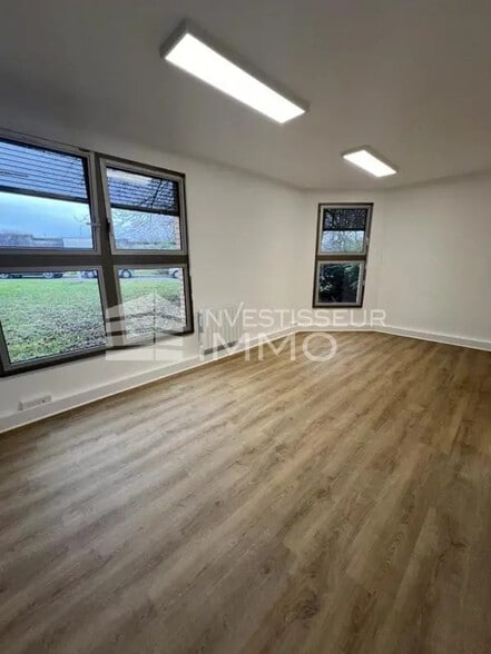 Bureau dans Torcy à louer - Photo de l’immeuble – Image 3 sur 11