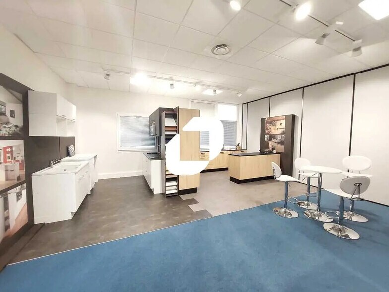 Bureau dans Bièvres à louer - Photo de l’immeuble – Image 1 sur 15