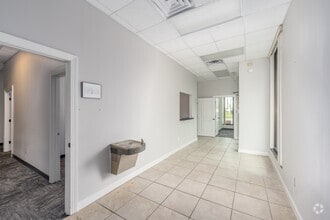 401 W International Speedway Blvd, Daytona Beach, FL à louer Hall d’entrée– Image 2 sur 10