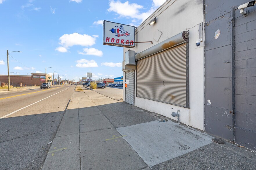 7606 E 7 Mile Rd, Detroit, MI à vendre - Photo de l’immeuble – Image 2 sur 20