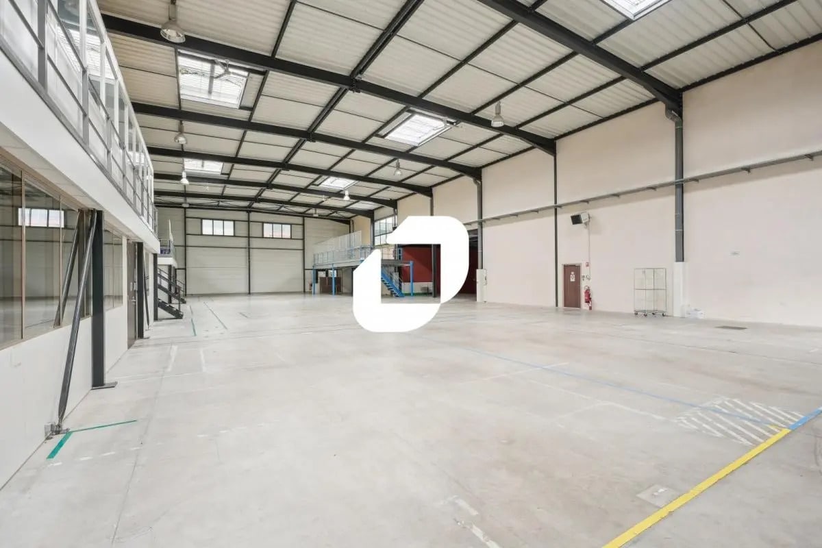 Local d’activités dans Saint-Priest à louer Photo intérieure– Image 1 sur 13