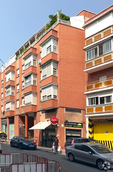 Immeuble residentiel dans Madrid, Madrid à vendre - Photo de l’immeuble – Image 2 sur 2