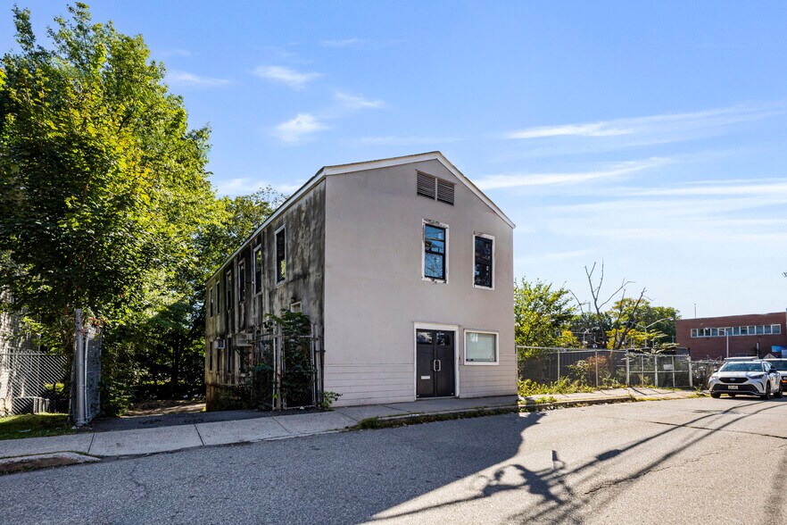 28 Lawrence St, Spring Valley, NY à louer - Photo de l’immeuble – Image 2 sur 8