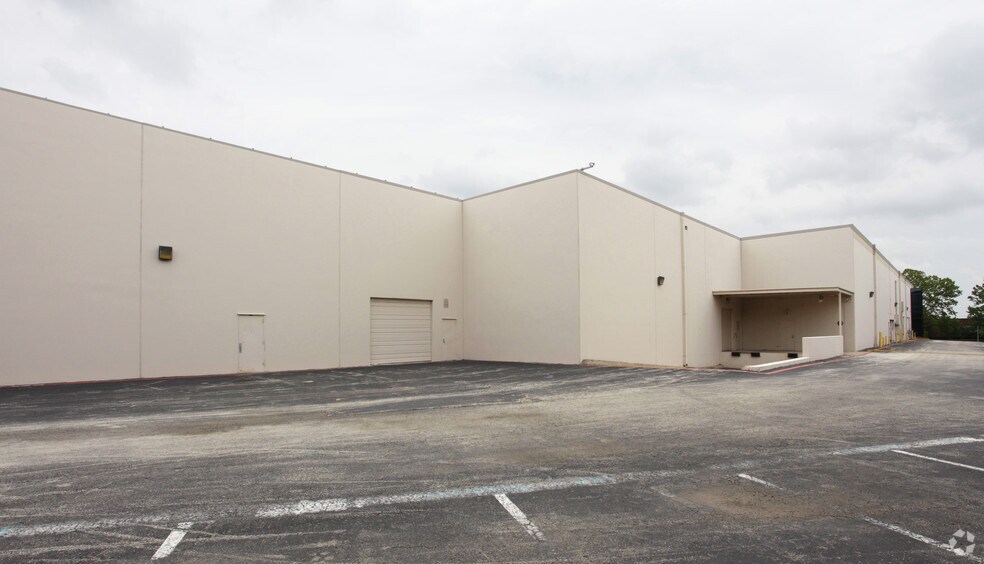 3100 Alvin Devane Blvd, Austin, TX à vendre - Photo de l’immeuble – Image 2 sur 12