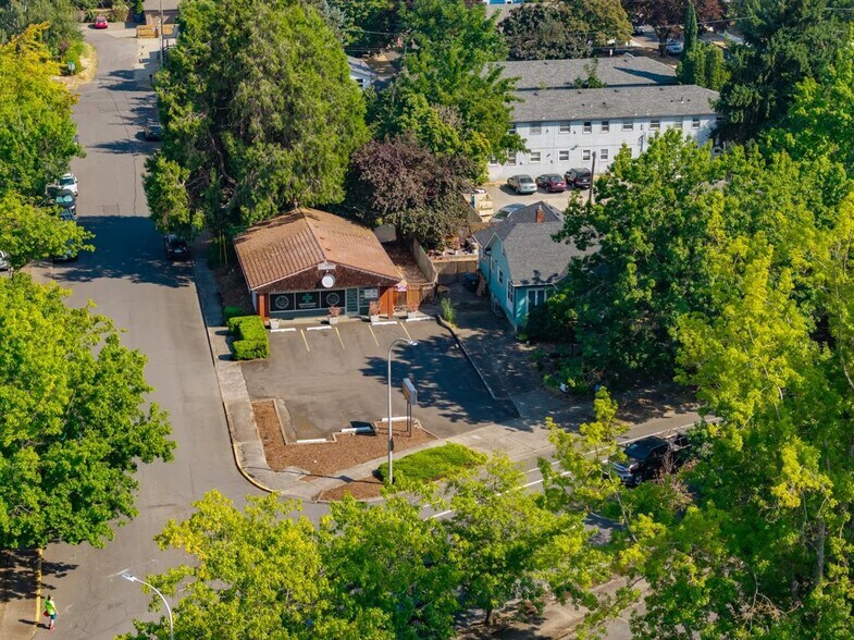 1890 Capitol St NE, Salem, OR à vendre - Photo de l’immeuble – Image 2 sur 32