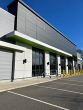 3017 N Ocean Ave, Farmingville, NY à louer Photo de l’immeuble– Image 2 sur 6