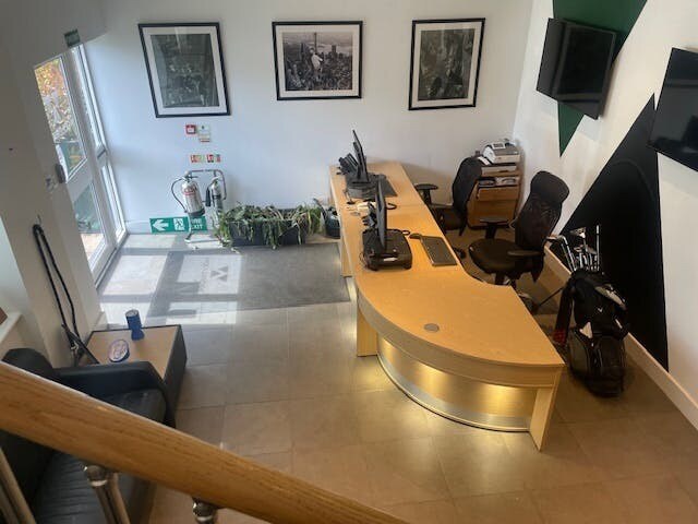 Hallgrove, Bagshot à louer - Photo de l’immeuble – Image 2 sur 6