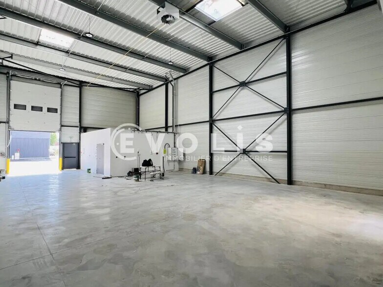 Bureau dans Savigny-le-Temple à louer - Photo intérieure – Image 1 sur 7