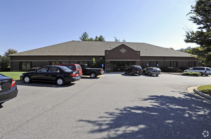 1498 Jesse Jewell Pky SE, Gainesville, GA à louer - Photo principale – Image 1 sur 64