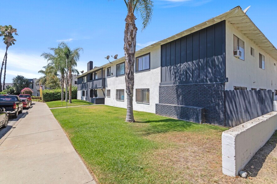 2049 Las Vegas Ave, Pomona, CA à vendre - Photo de l’immeuble – Image 3 sur 7