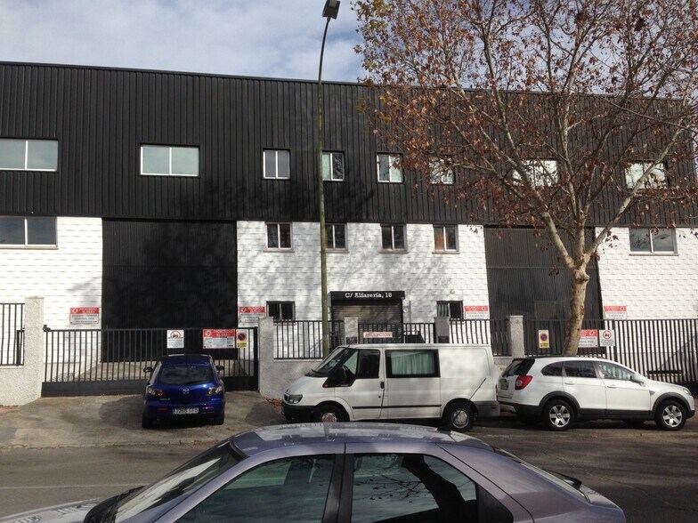 Calle Alfarería, Móstoles, Madrid à vendre - Photo de l’immeuble – Image 3 sur 7