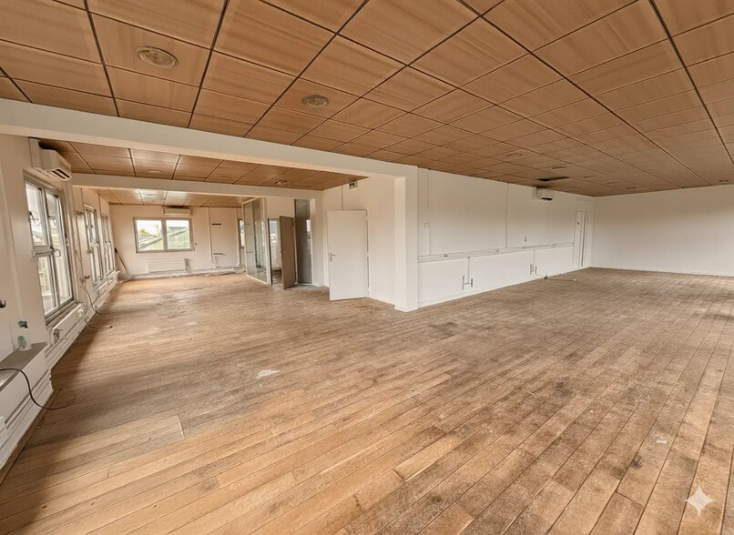 Bureau dans Villiers-sur-Marne à vendre - Photo de l’immeuble – Image 3 sur 15