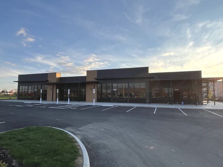 1021 Columbus Ave, Marysville, OH à louer - Photo de l’immeuble – Image 3 sur 3