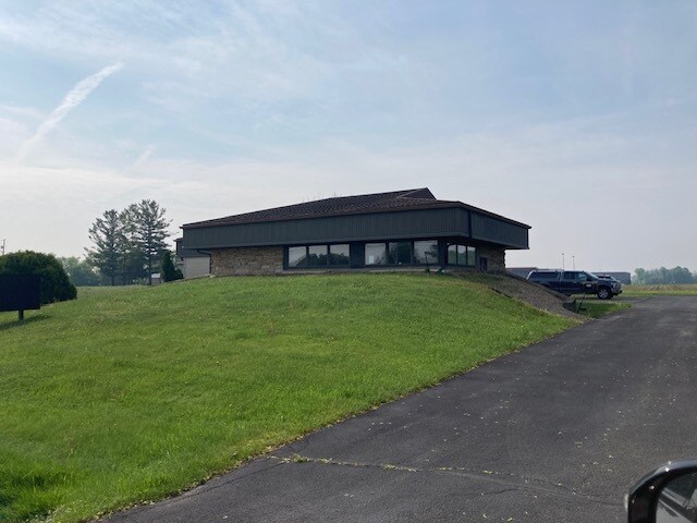 2415 Augustine Rd, Neenah, WI à vendre - Photo de l’immeuble – Image 2 sur 2