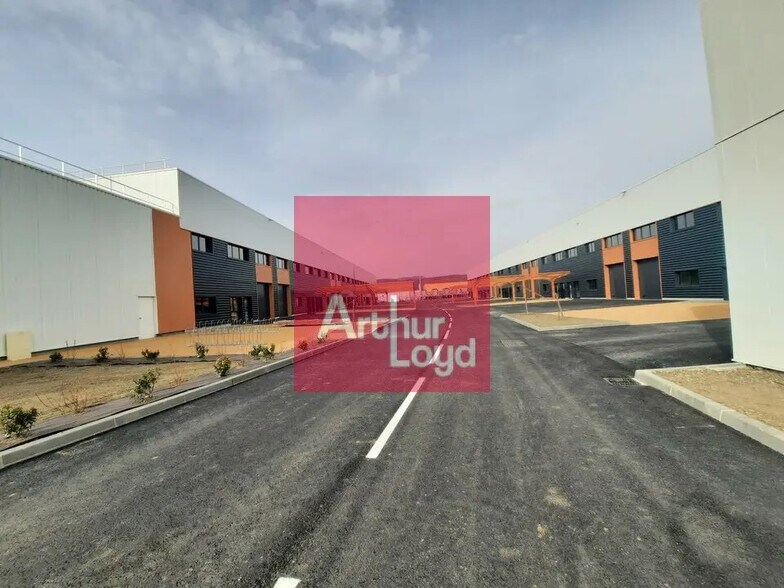 Local d’activités dans Clermont-Ferrand à louer - Photo de l’immeuble – Image 1 sur 10