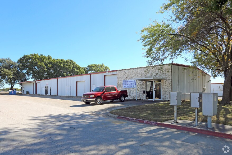 1013 S IH 45, Hutchins, TX à louer - Photo de l’immeuble – Image 2 sur 9