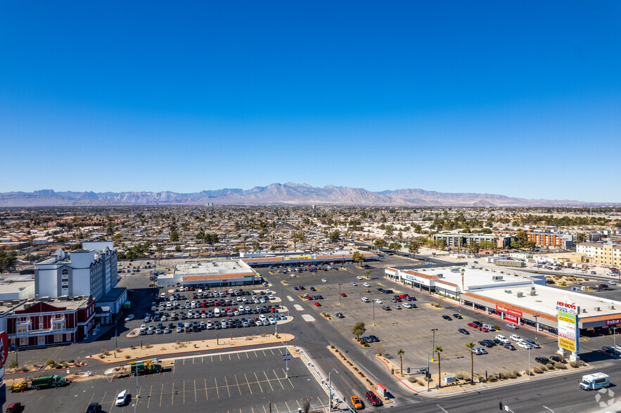 500-640 S Decatur Blvd, Las Vegas, NV à louer - Photo de l’immeuble – Image 2 sur 10