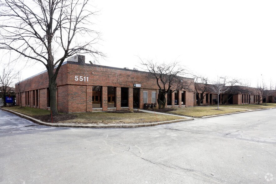 5511 N Cumberland Ave, Chicago, IL à vendre - Photo de l’immeuble – Image 3 sur 7